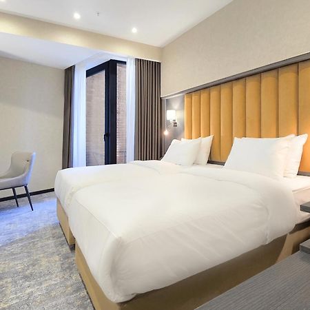 Griffin Hotel Тбілісі Екстер'єр фото