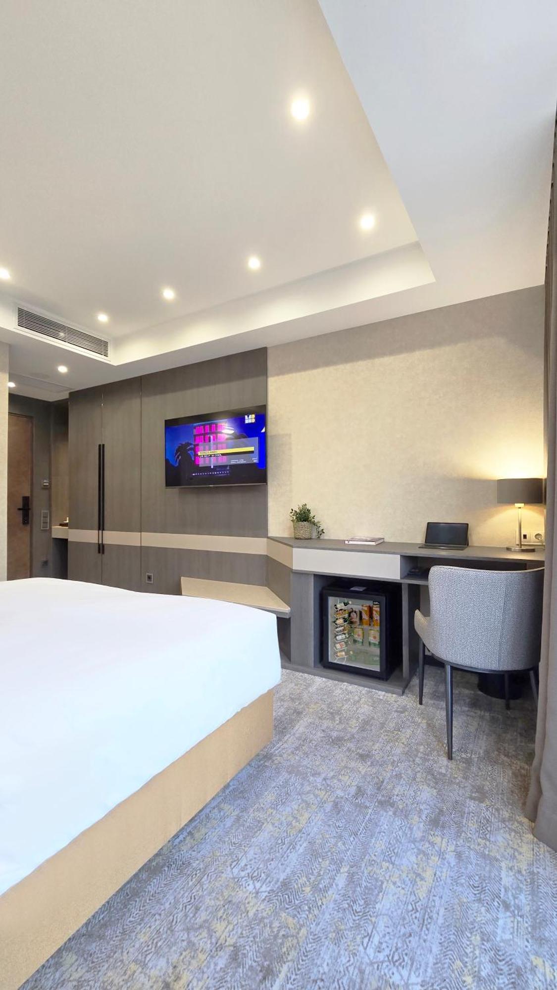 Griffin Hotel Тбілісі Екстер'єр фото