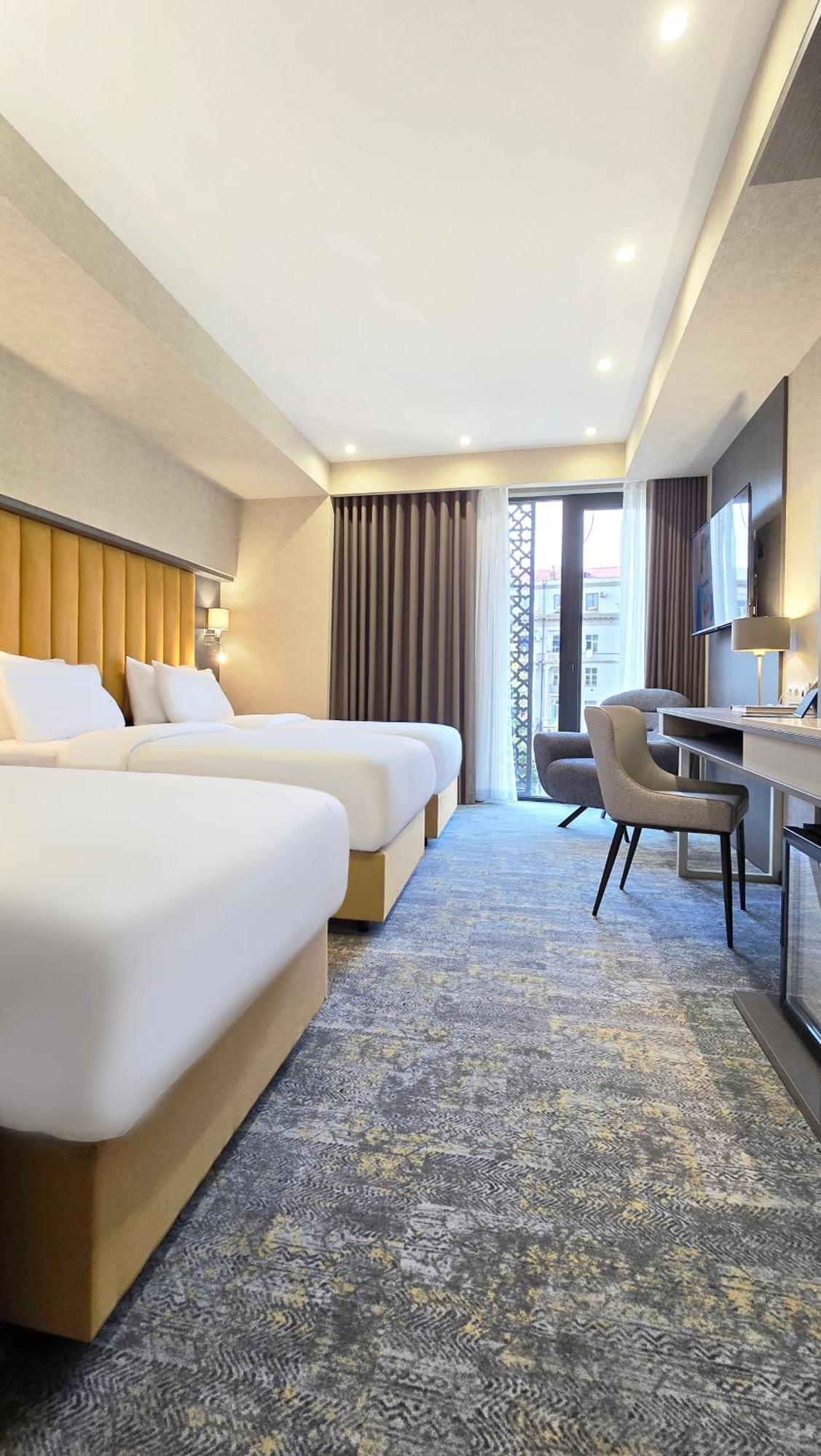 Griffin Hotel Тбілісі Екстер'єр фото
