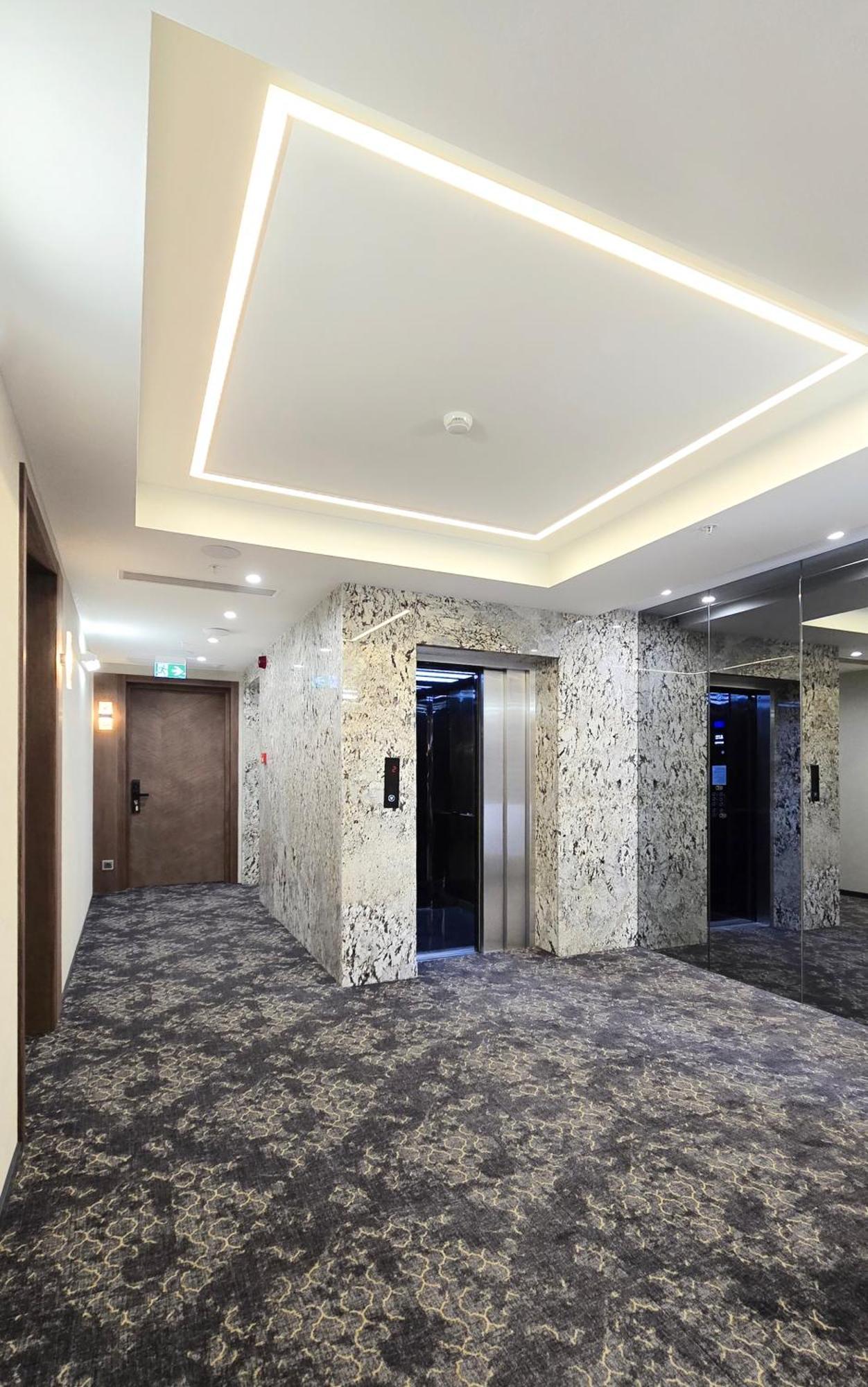 Griffin Hotel Тбілісі Екстер'єр фото